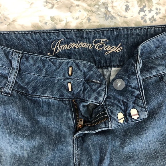American Eagle Bermuda Shorts - Picture 2 of 5